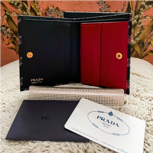 Prada Heart Flower Heart Compact Wallet Limited Edition! - Picture 9 of 14